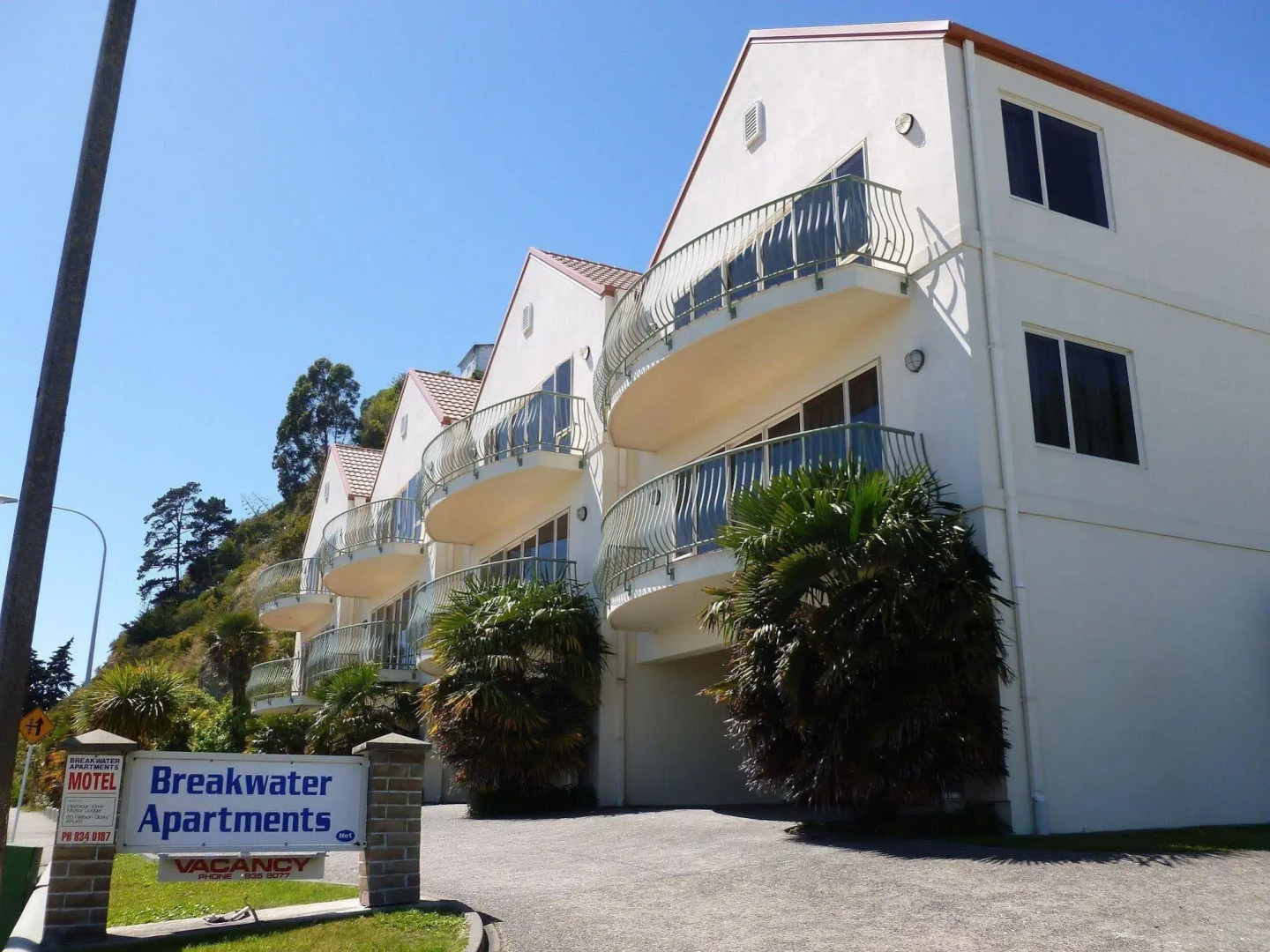 Breakwater Apartments