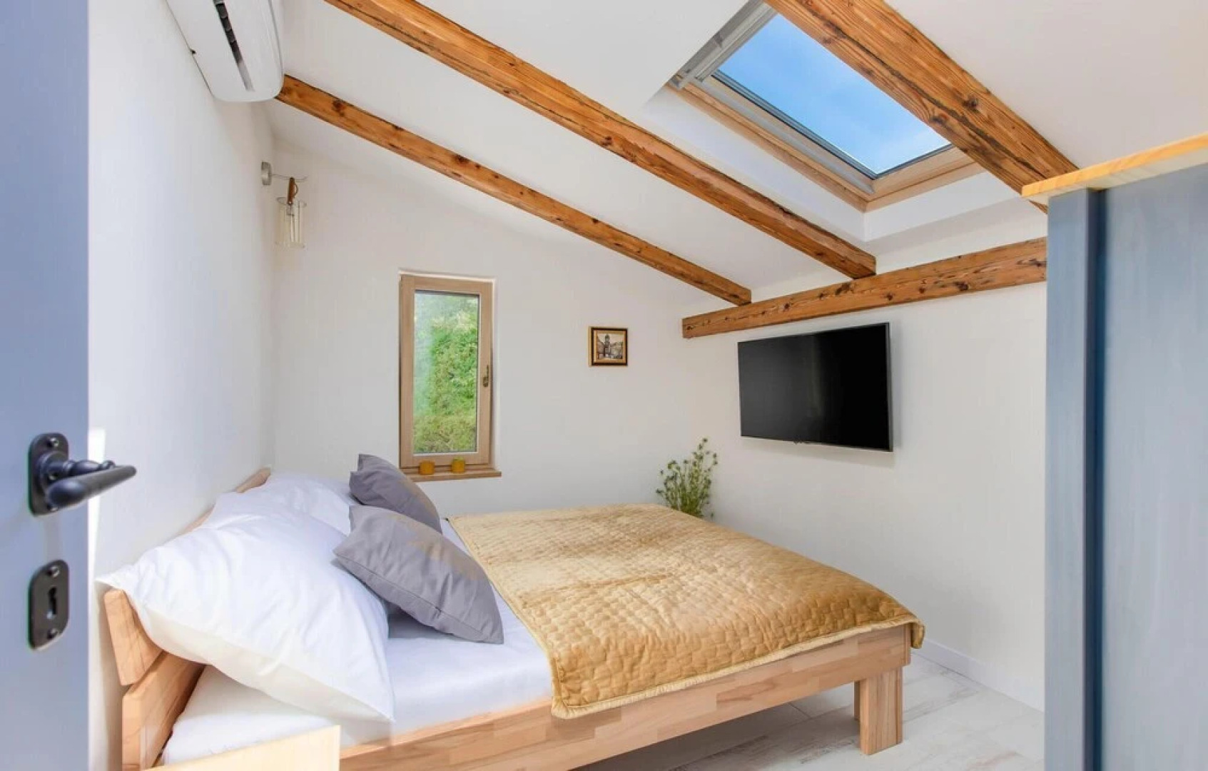 Awesome Home in Malinska With Outdoor Swimming Pool, Wifi and 3 Bedrooms