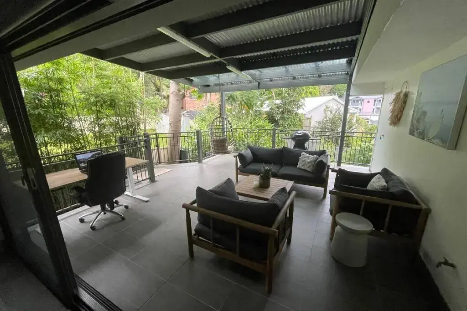 Quiet private getaway, private gym walk 2 beach