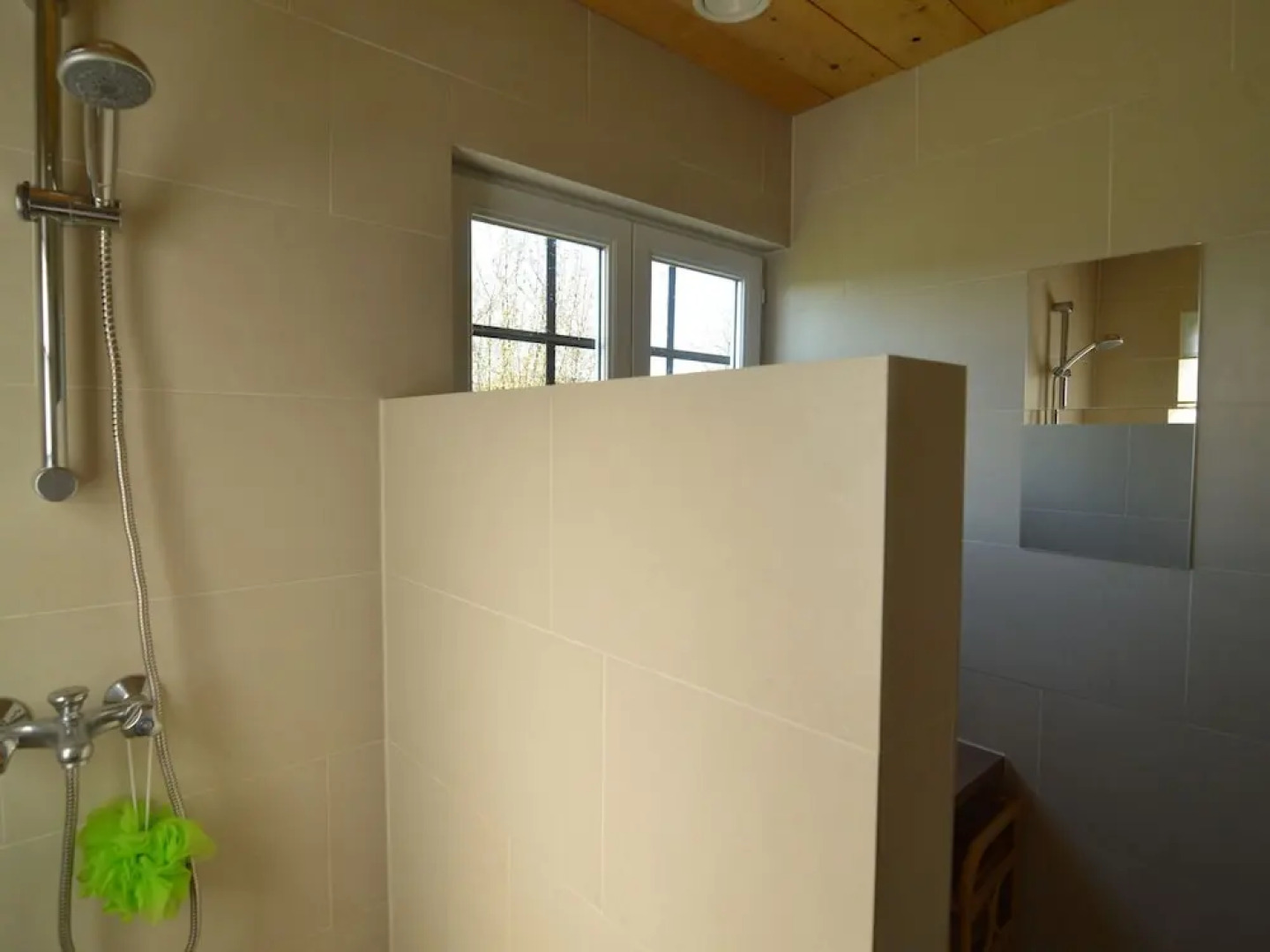 Modern Holiday Home near Forest in Burgundy