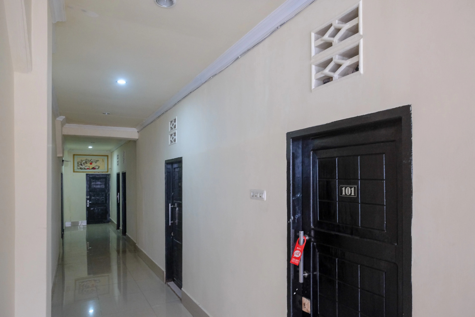 RedDoorz @ Hotel Rich Parepare near Pantai Mattirotasi