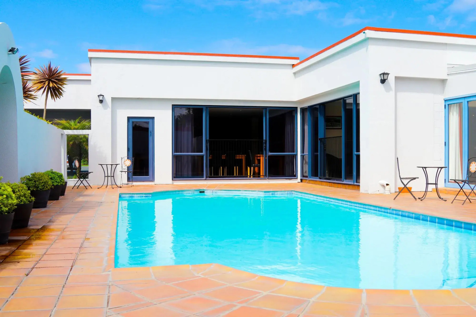 Aaron Court Motor Inn