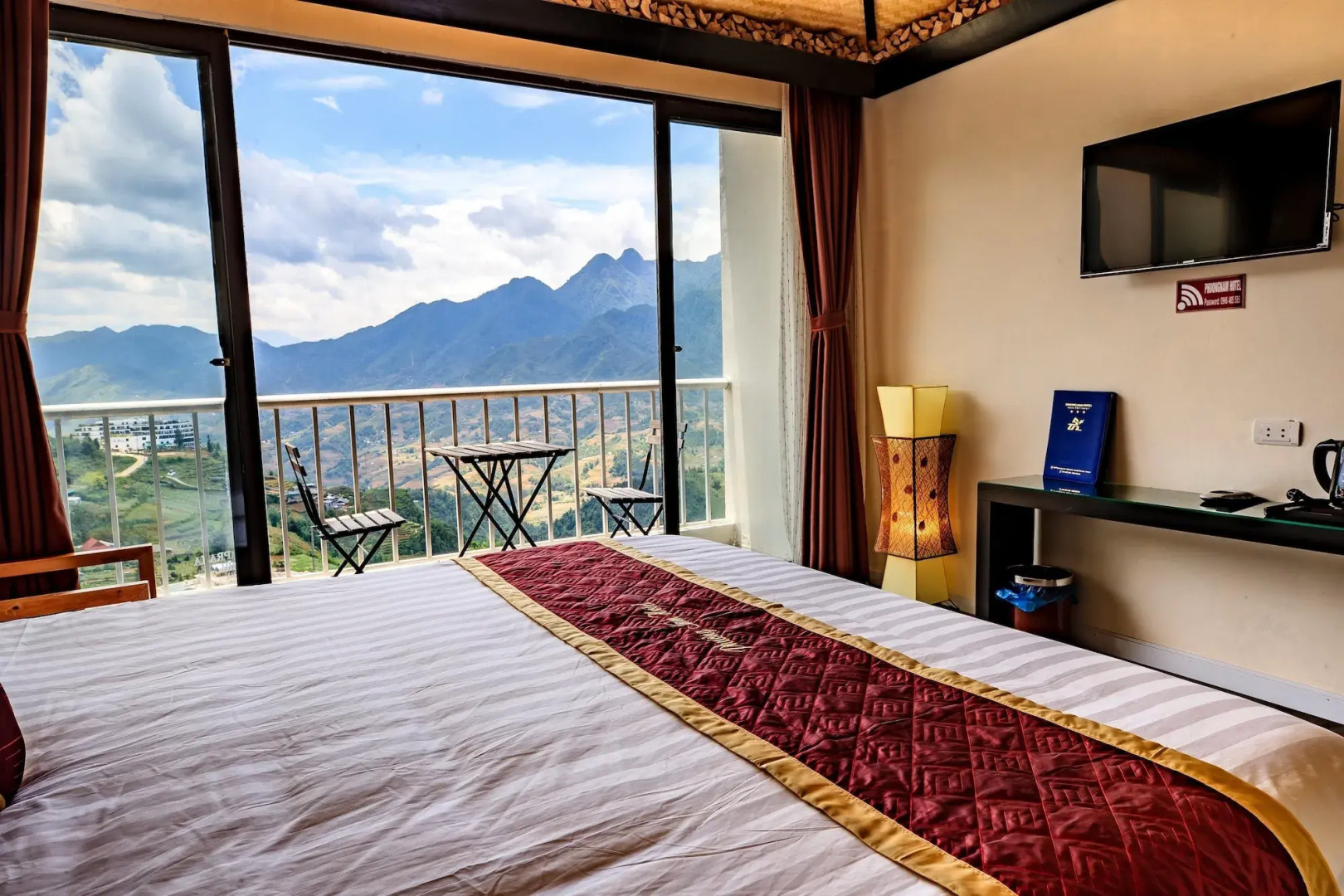 Phuong Nam Mountain View Hotel