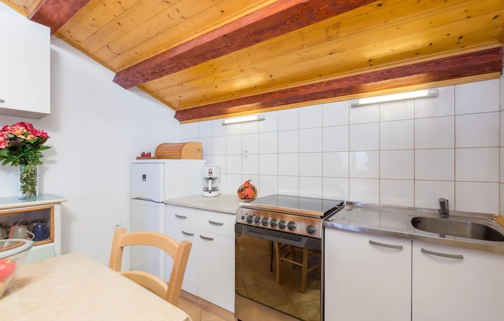 Beautiful Apartment in Balenska Draga With 2 Bedrooms