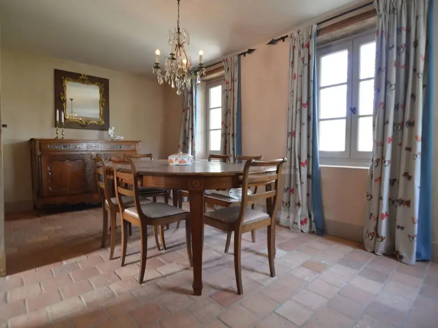 Luxurious Mansion in Castle Grounds in Lantheuil