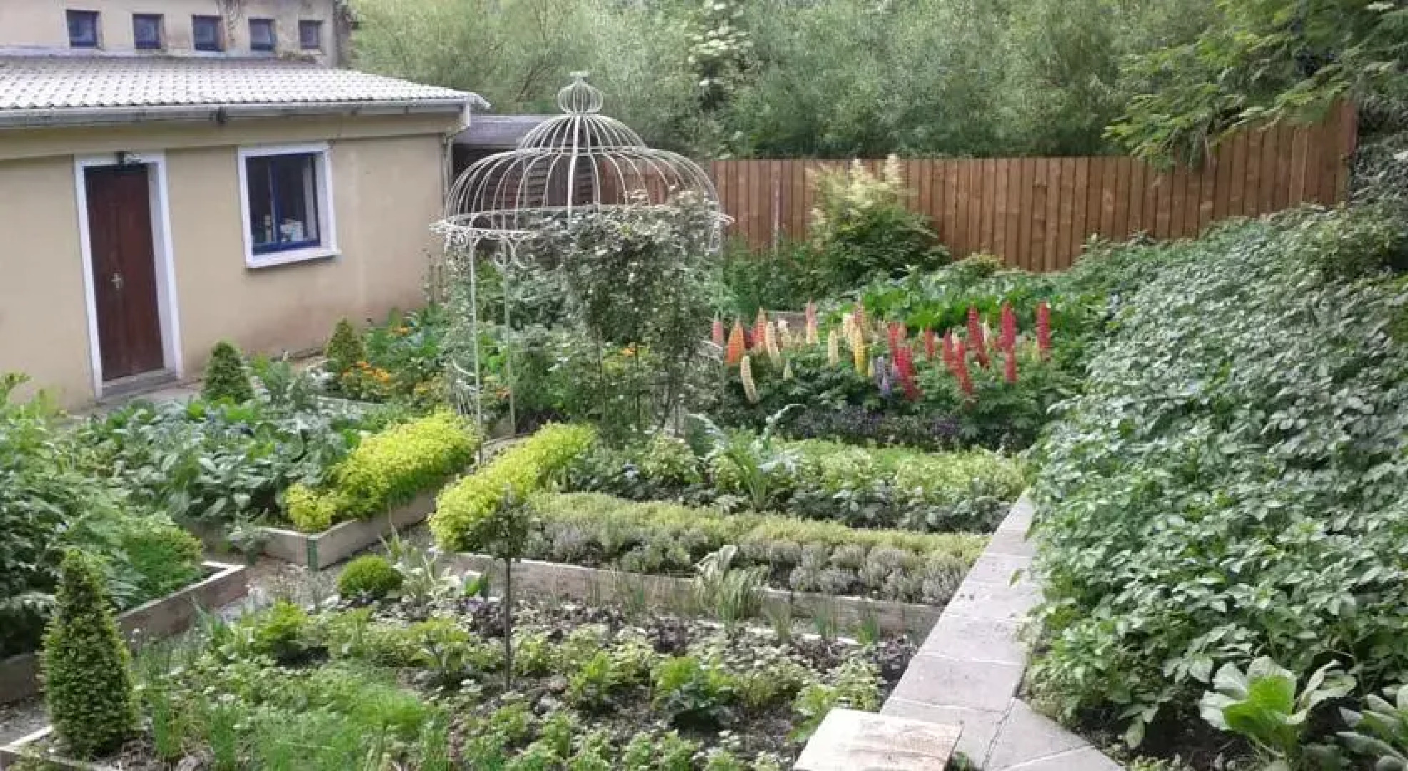 Danny Minnies Country House