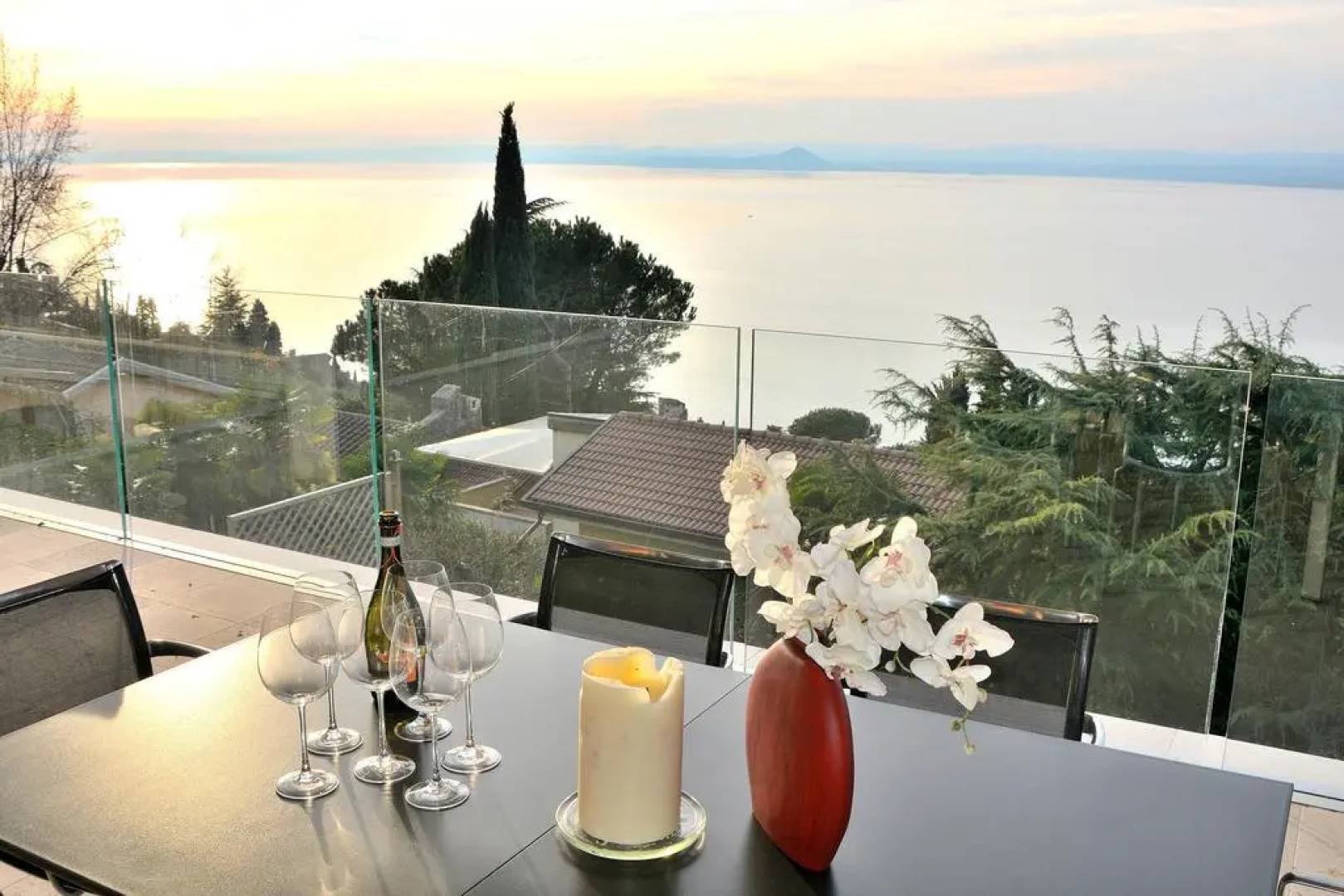 Villa Sybille With Pool And Lake View