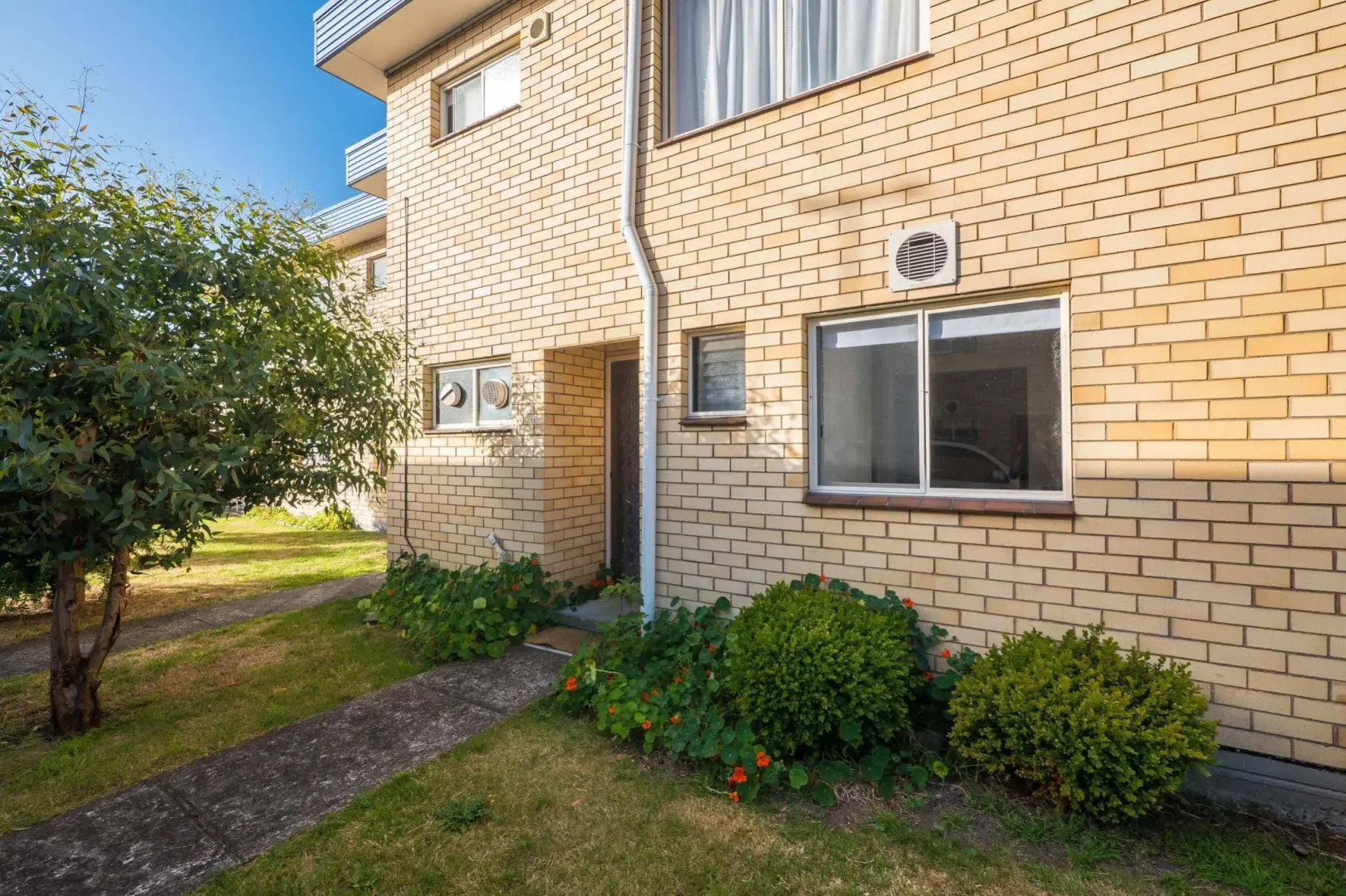 Two Beds off the Beach