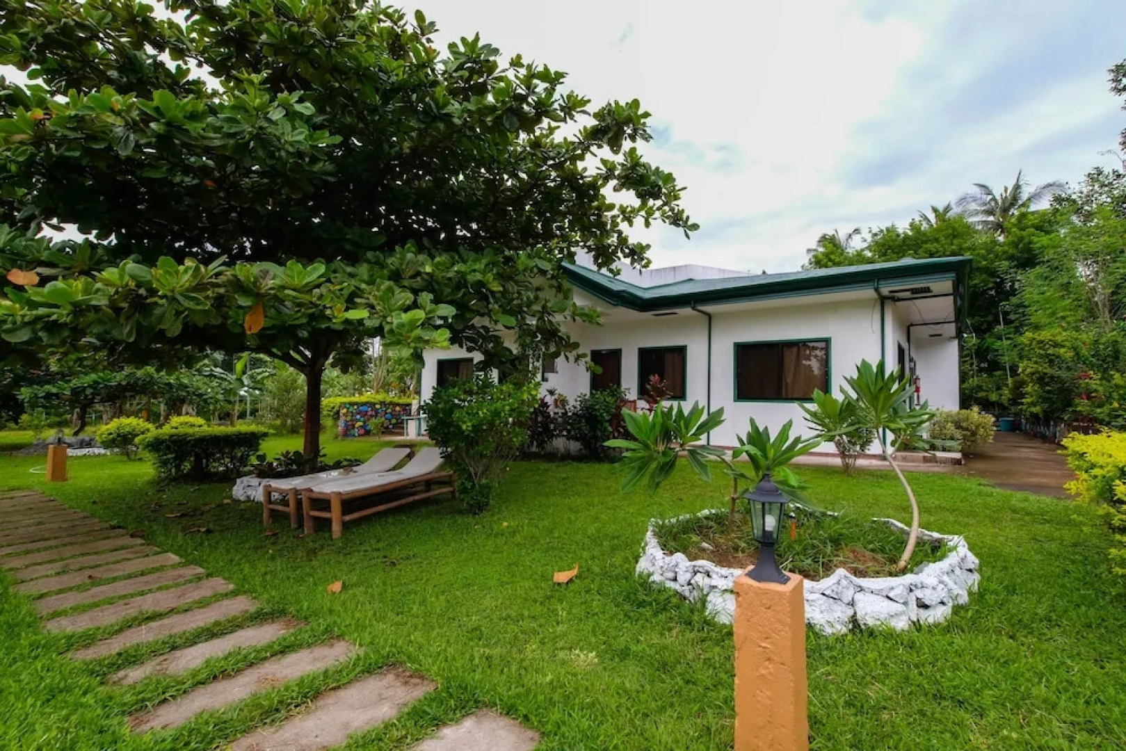 ZEN Rooms Mahogany Upland Dumaguete