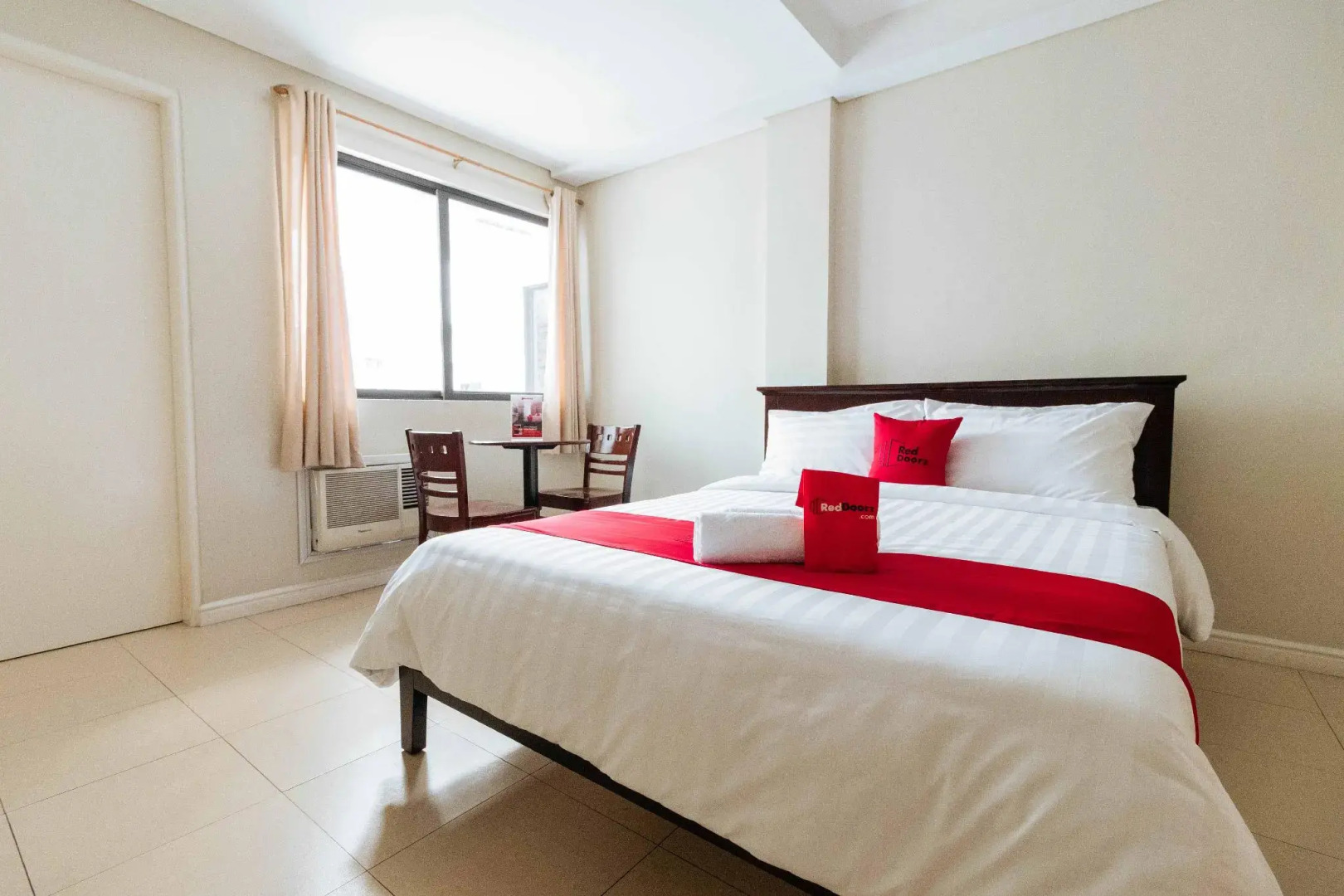 RedDoorz Plus near Capitol Commons