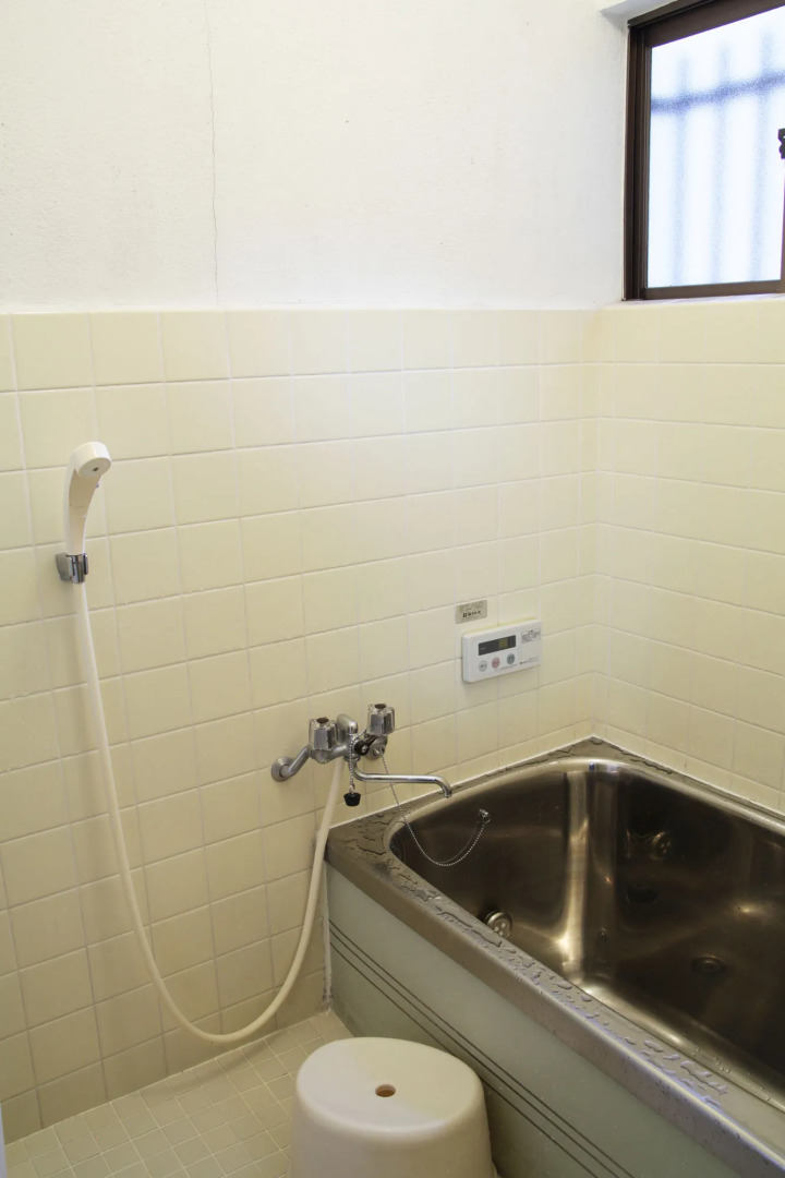 Airloghouse - Comic Inn -