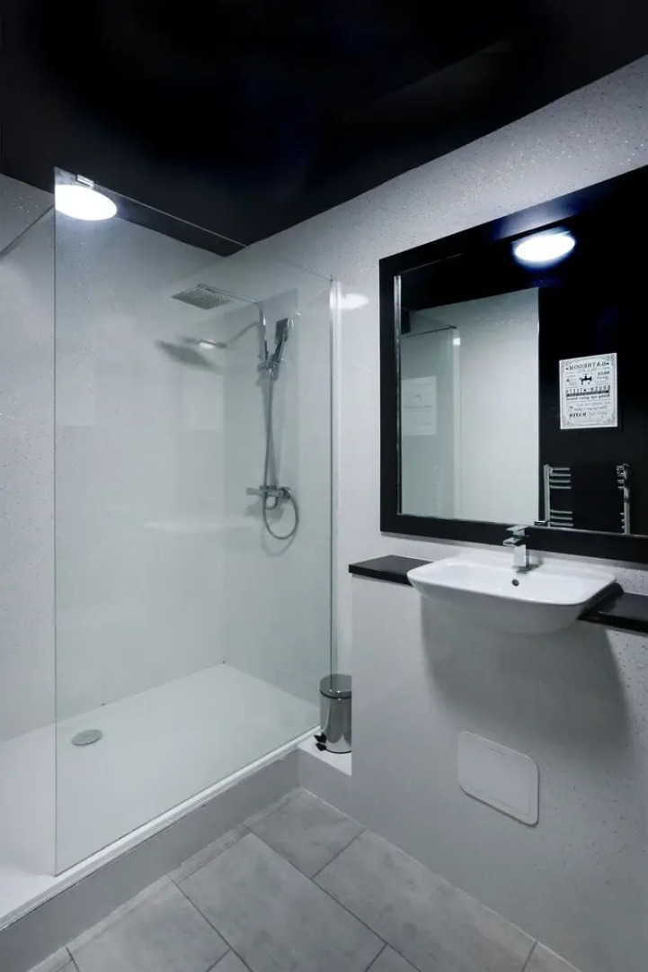 the sea lounge accommodation