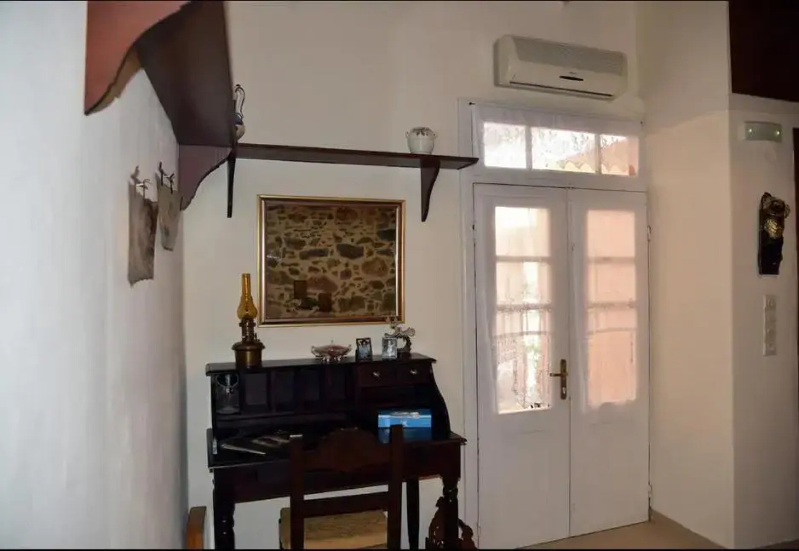 Traditional Residence with terrace