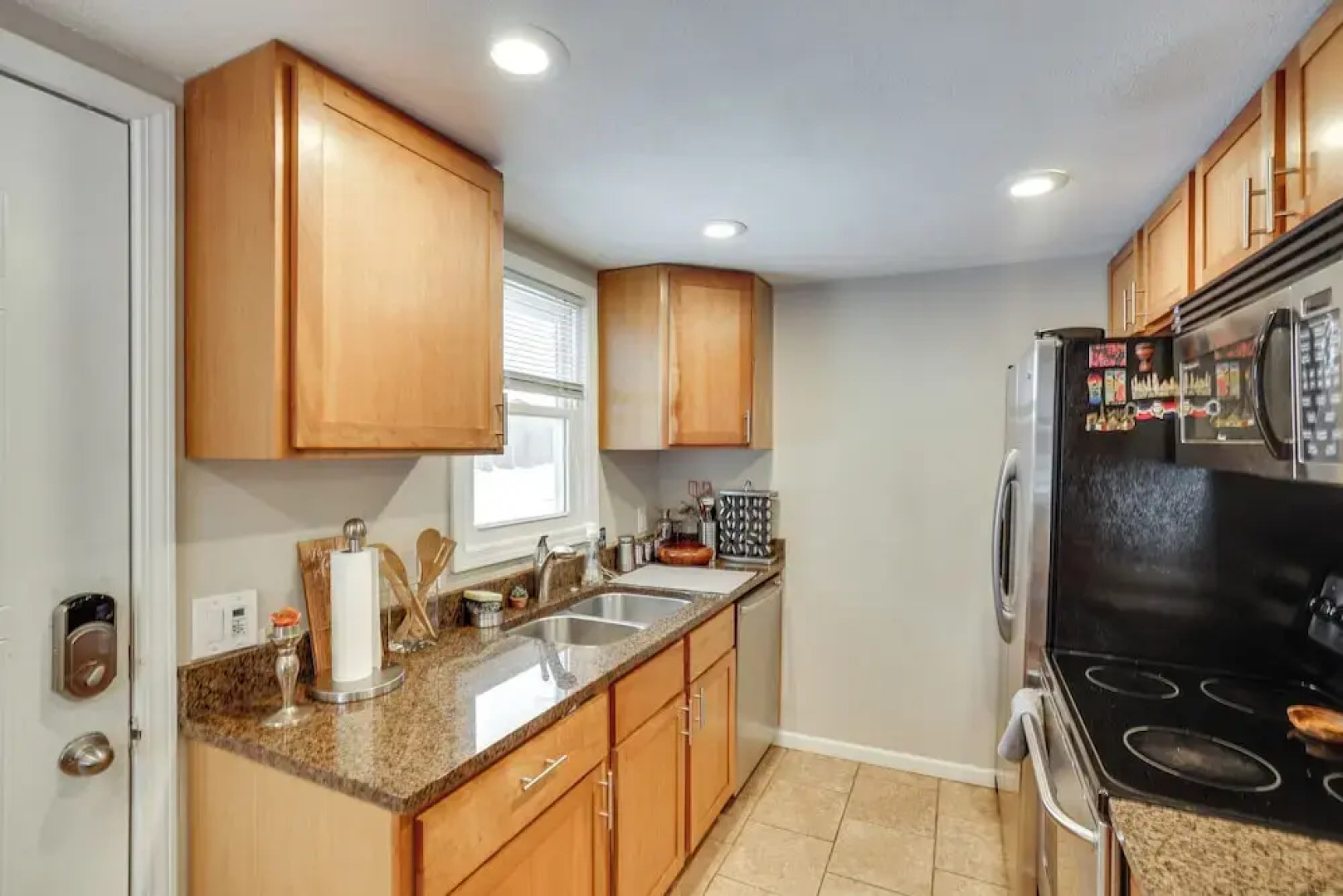 8 Mi to Downtown: Convenient Minneapolis Home