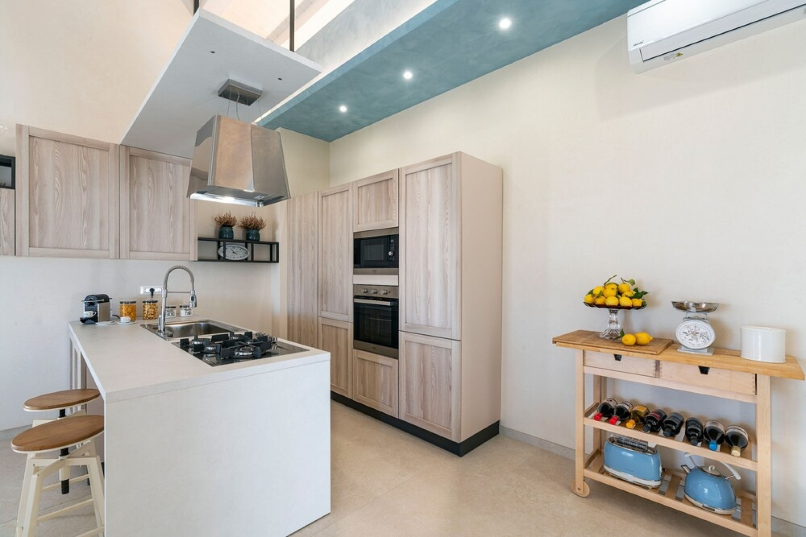 Modern Villa With Infinity Pool - By Beahost Rentals