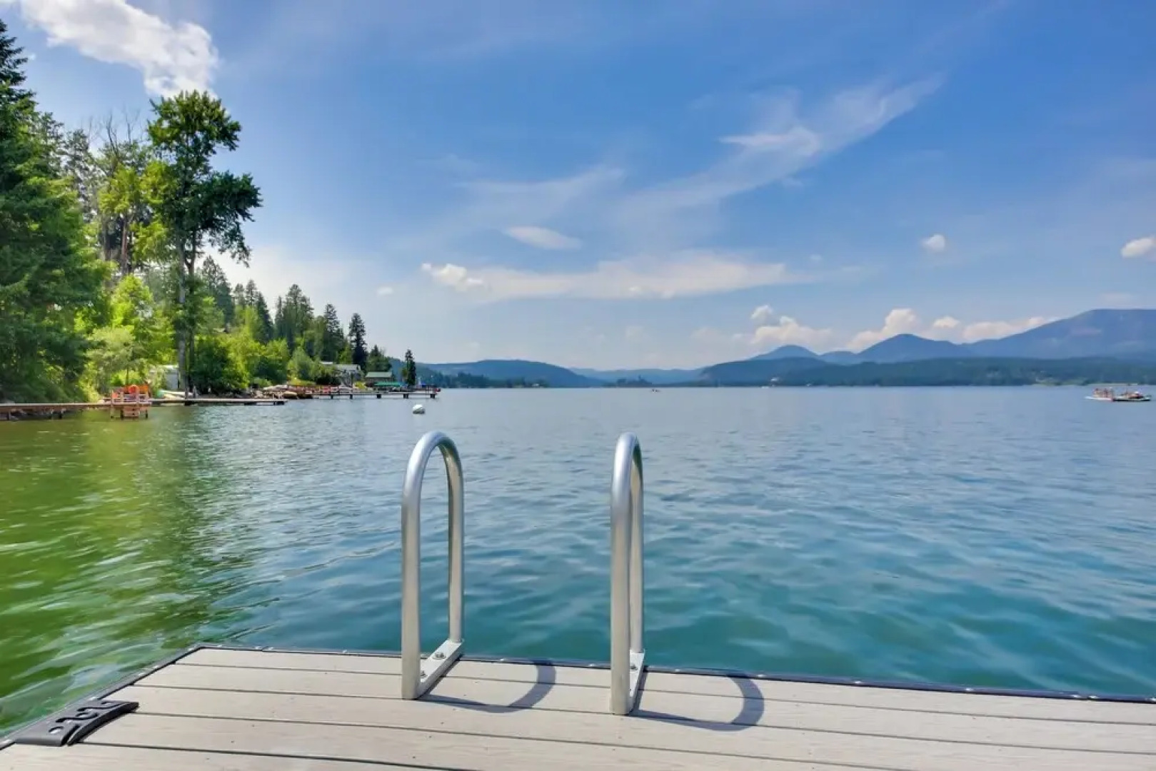 ~14 Mi to Schweitzer Mtn: Lakefront Home