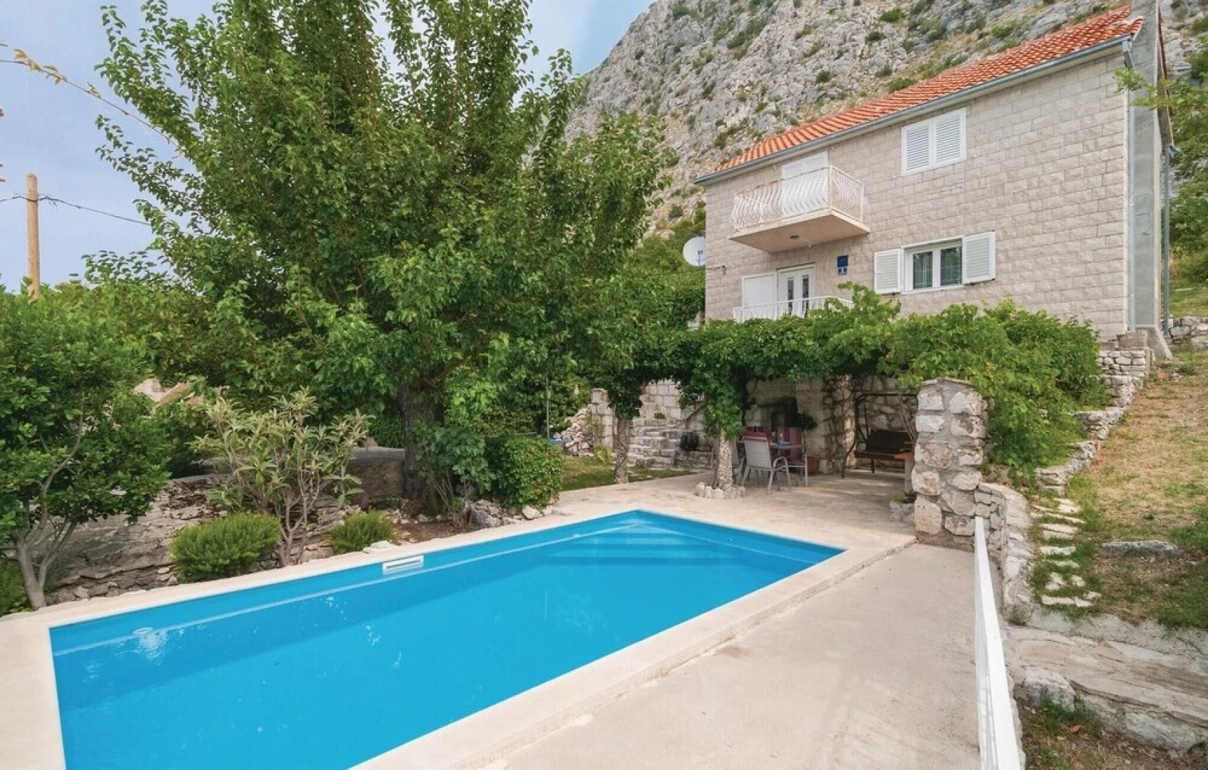 Awesome Home in Duce With Wifi and 2 Bedrooms