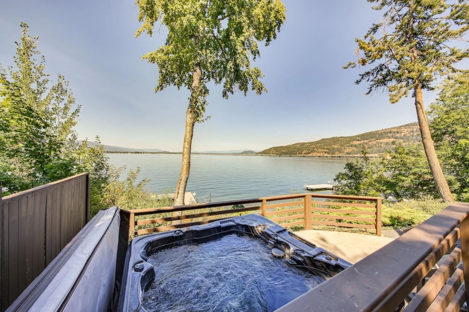 Waterfront Sagle Retreat w/ Hot Tub & Fireplace
