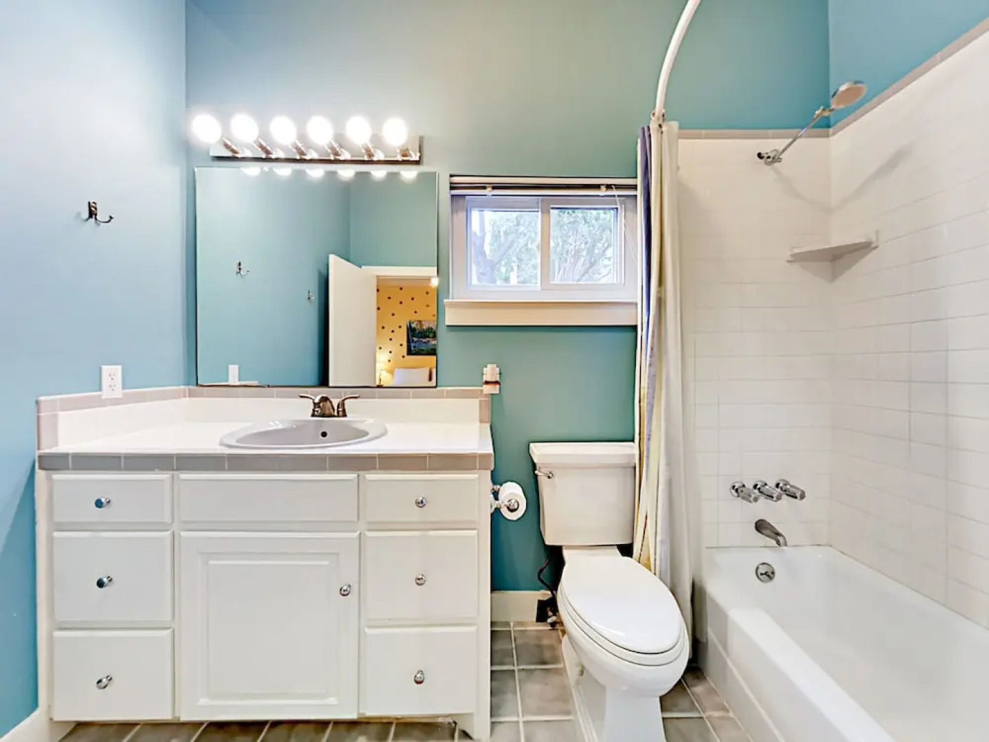 Huge Lake Travis - 4 Bedroom Home