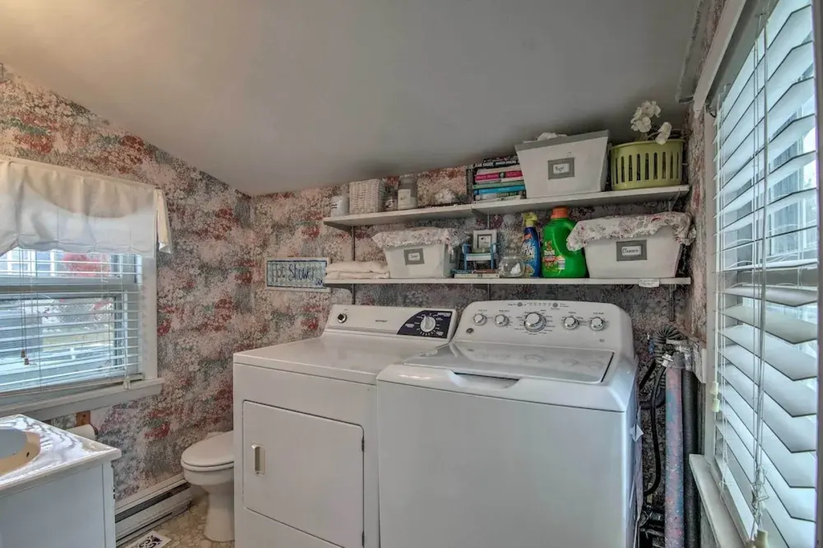 'chincoteague Charm' Escape w/ Bikes & Yard Games!