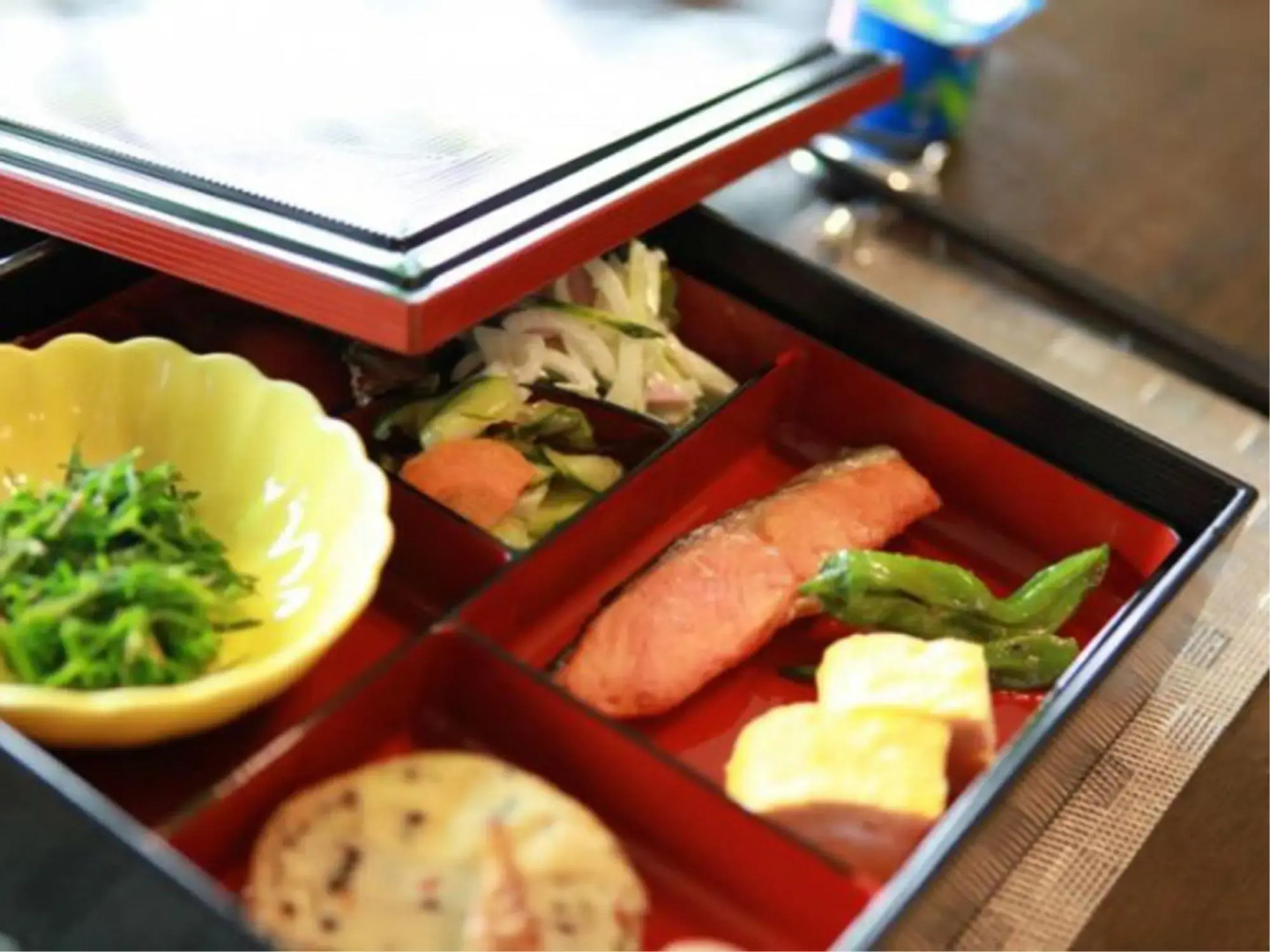 Hill Side Inn Center Club