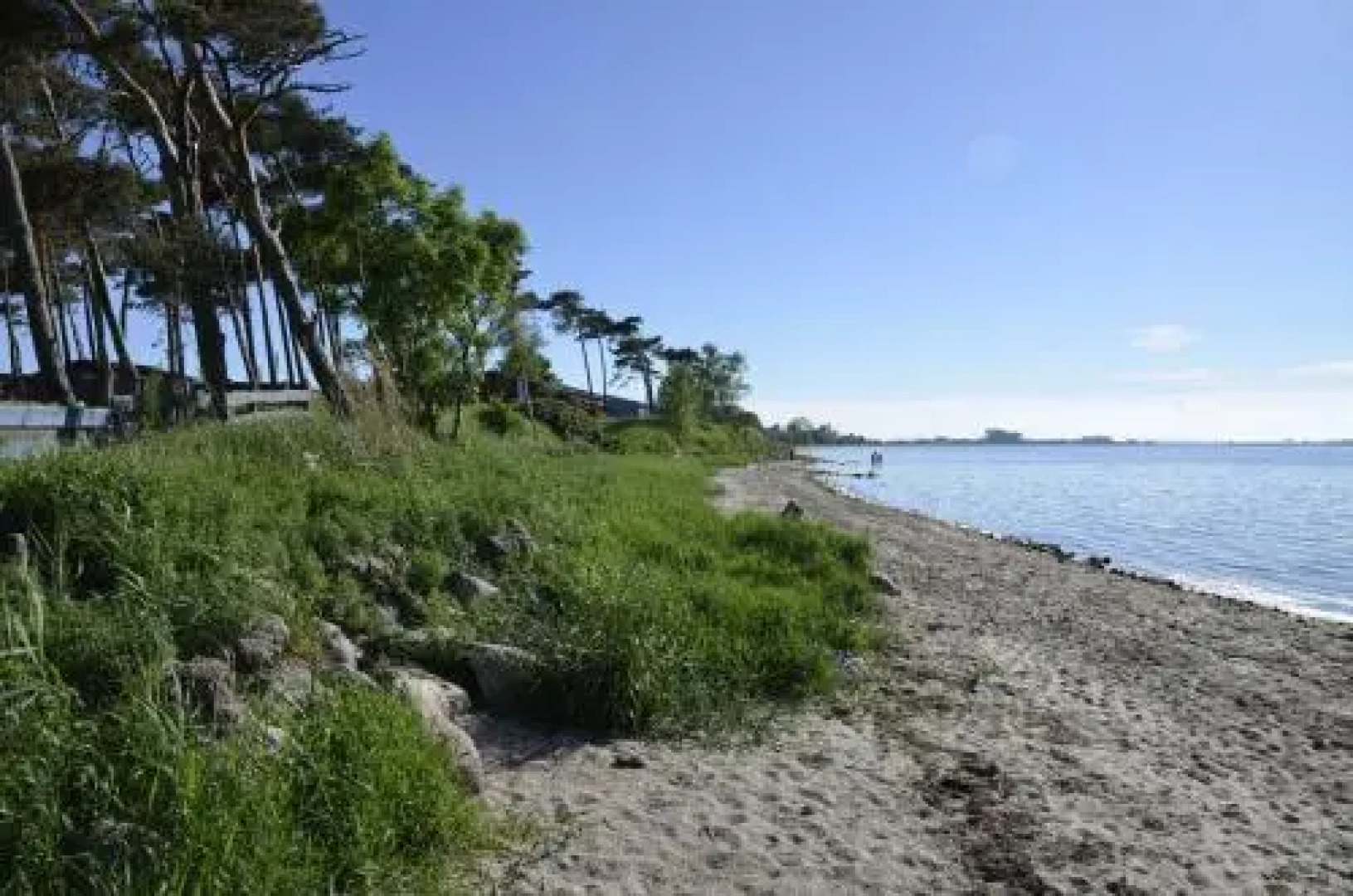 Roter Bungalow am Strand _50m_ _ O