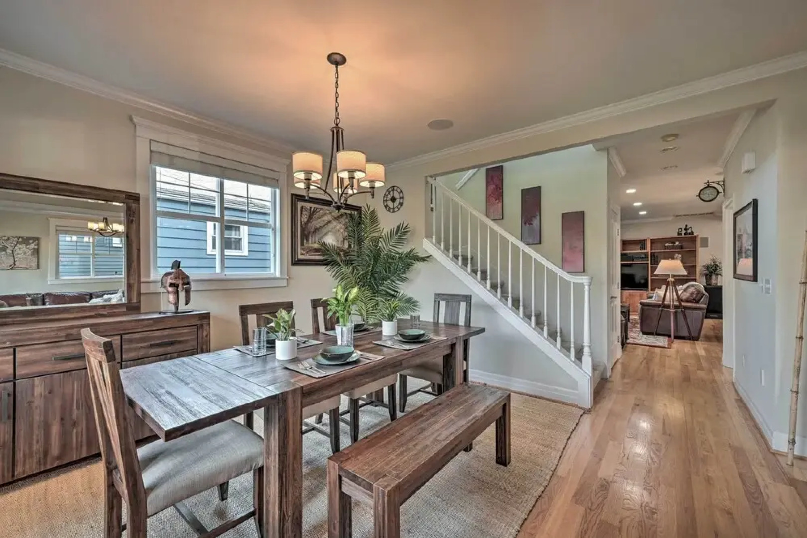 Sunny Seattle Home w/ Deck ~ 6 Mi to Downtown