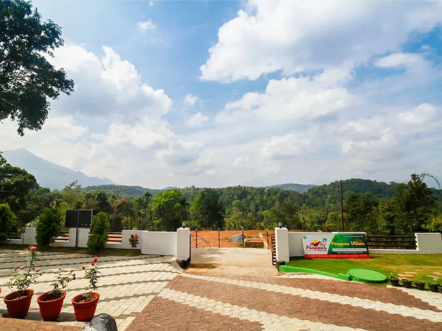 Adona Residency - Hostel