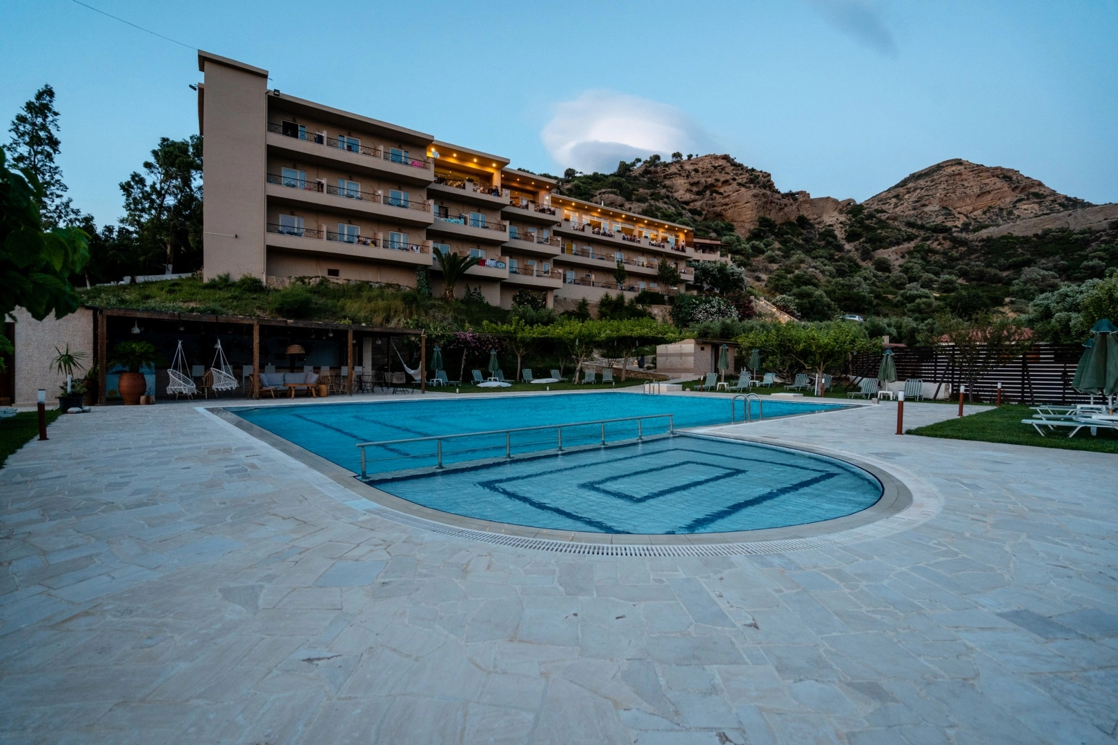 Paralos The Maxine - Adults Only