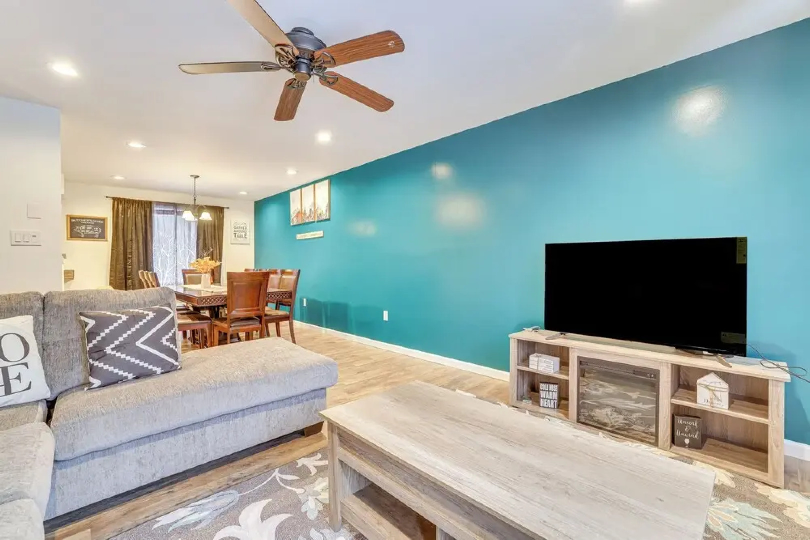 Theater, Game Room & Lake Access: Pocono Retreat