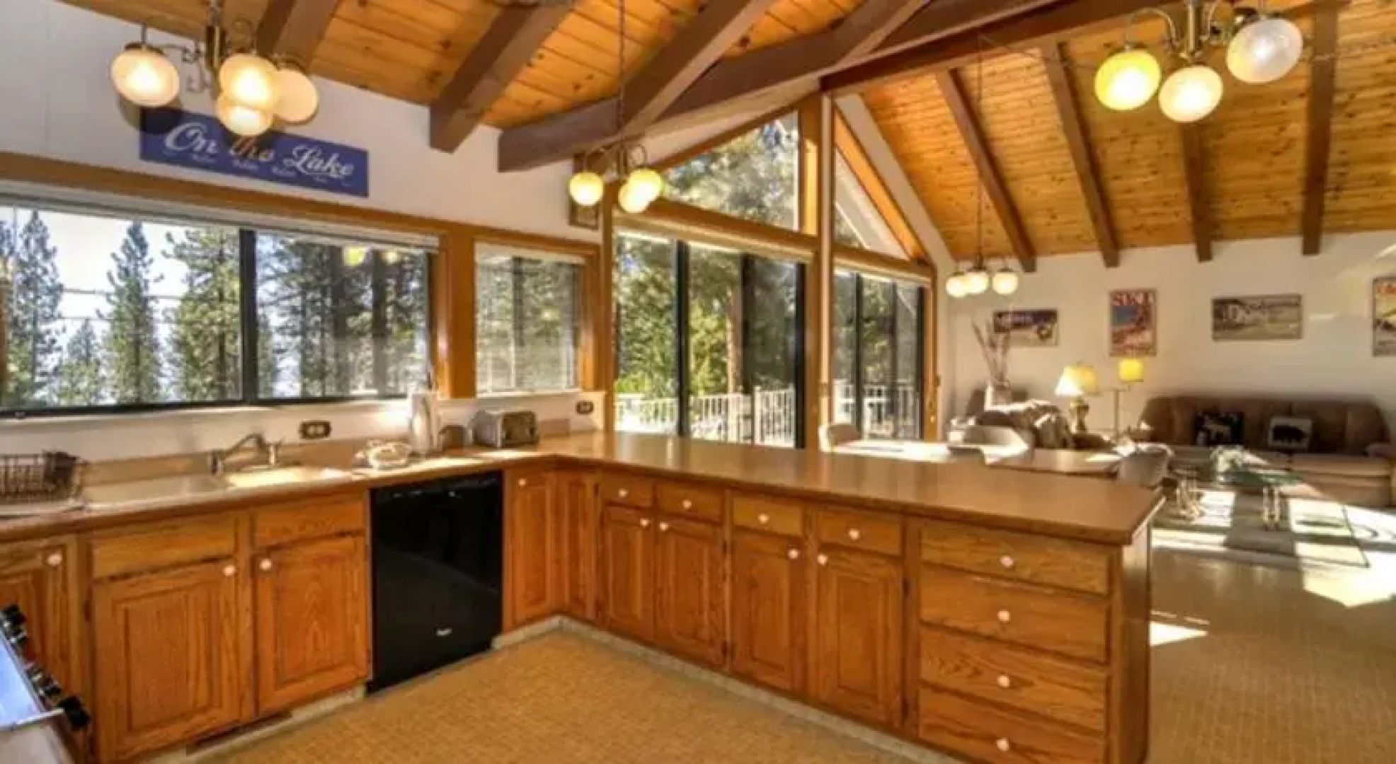 RedAwning Lakeshore Boulevard Grand Retreat