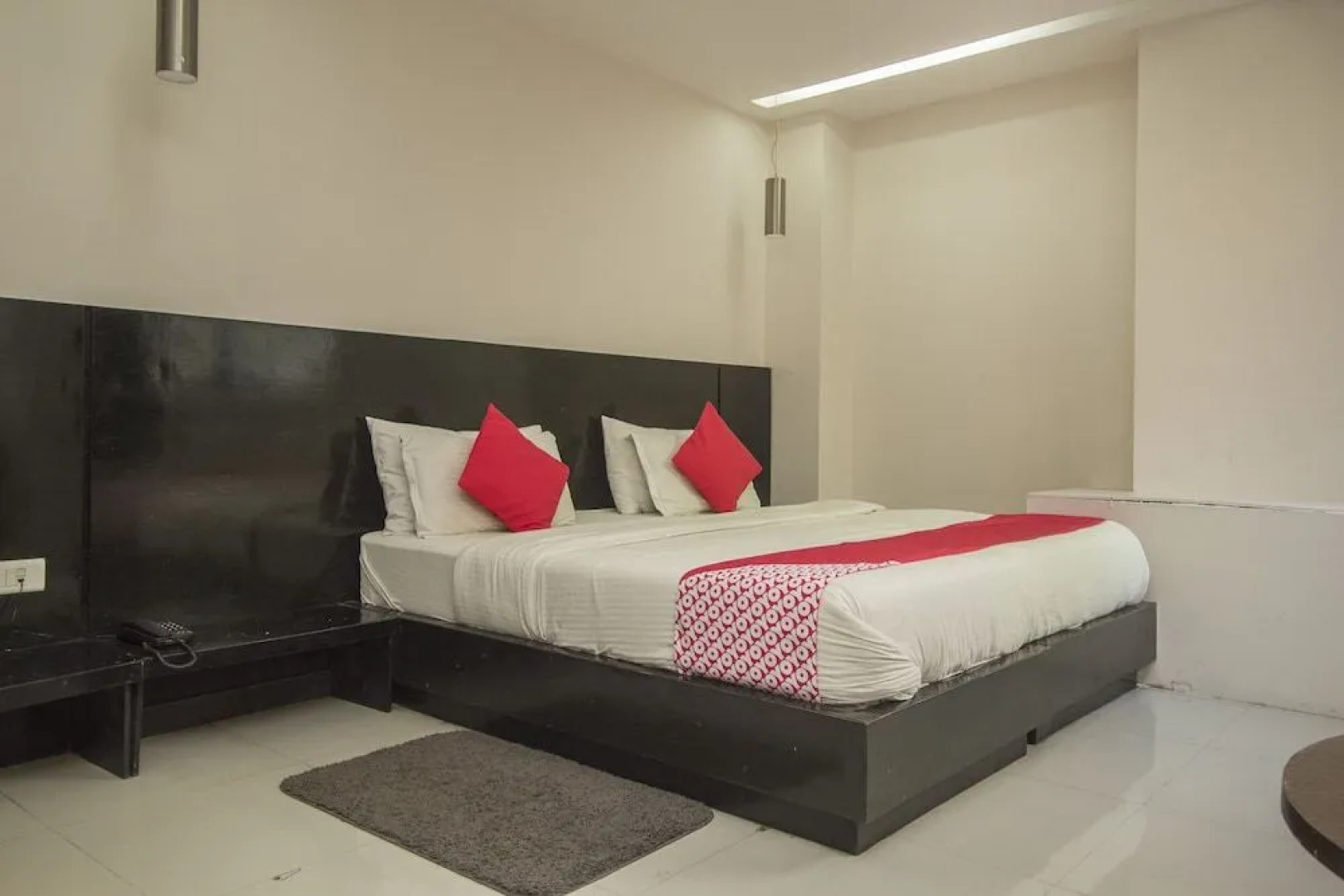 OYO 28171 Kava Suites