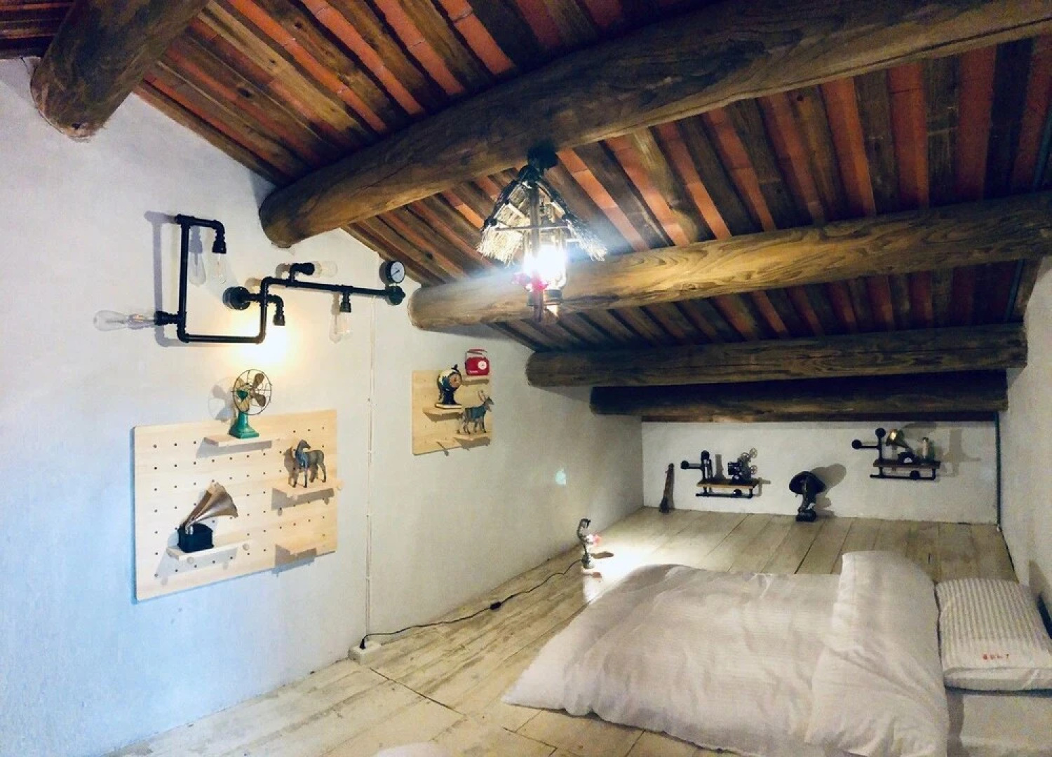 Tomato red classical Homestay