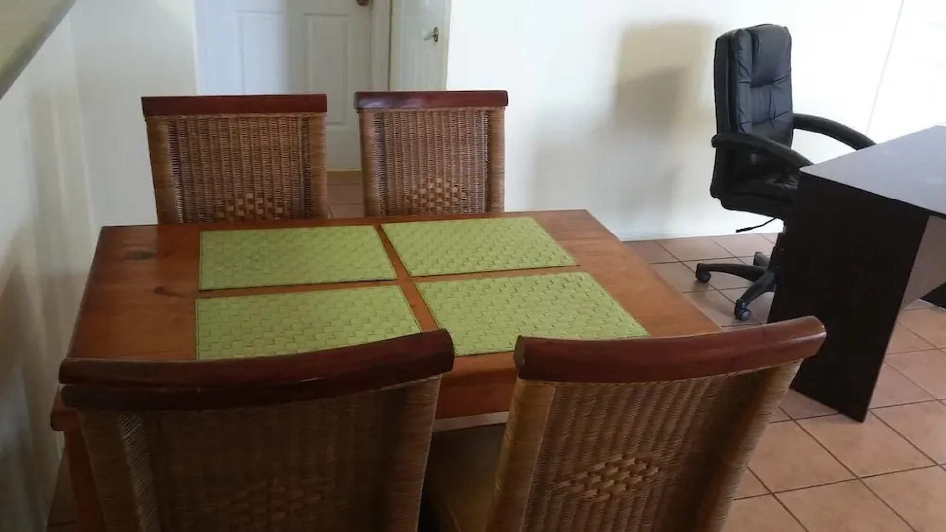 Cairns City Garden Apartment