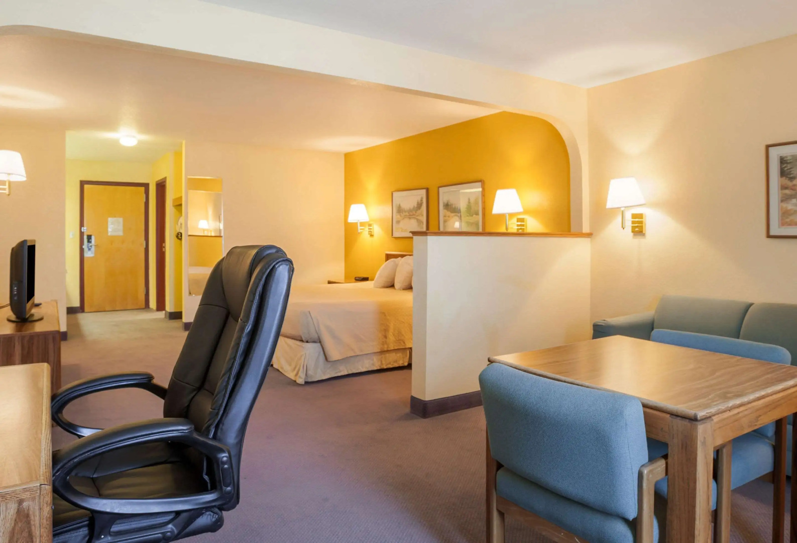 Rodeway Inn & Suites
