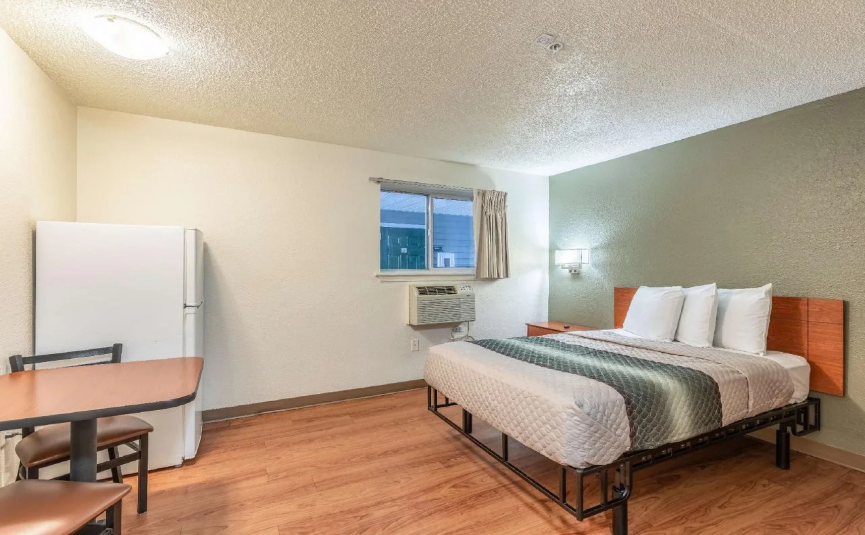 HomeTowne Studios Orlando - Casselberry