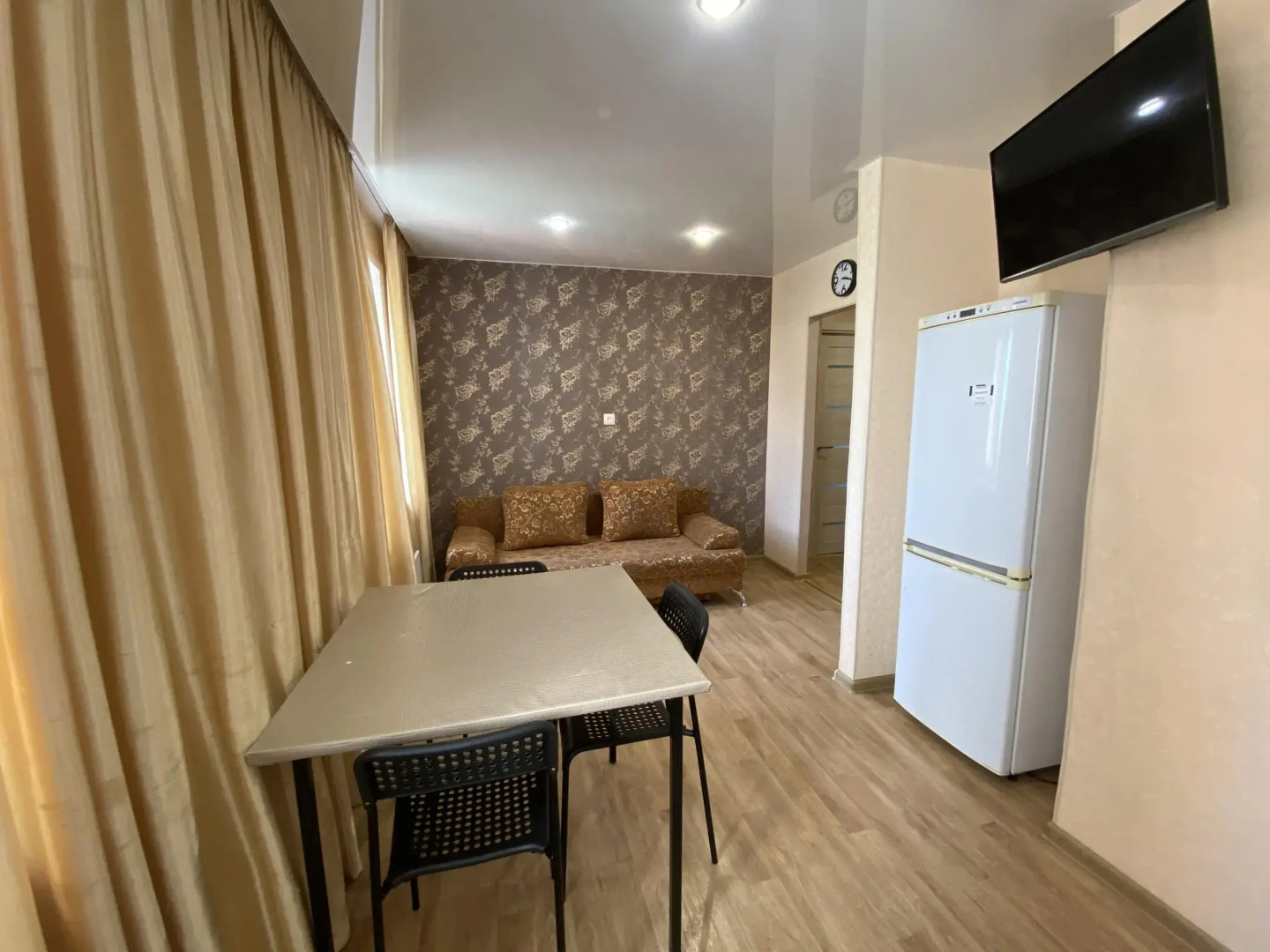 Желтый Нарцисс на улице Пархоменко