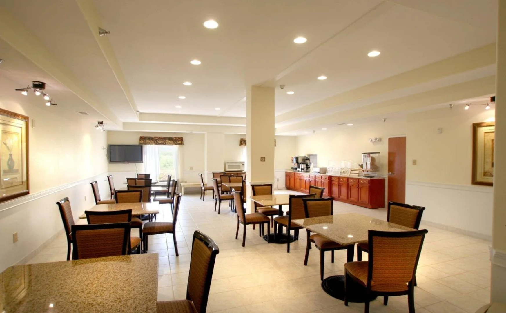 Best Western Plus Bass Hotel & Suites