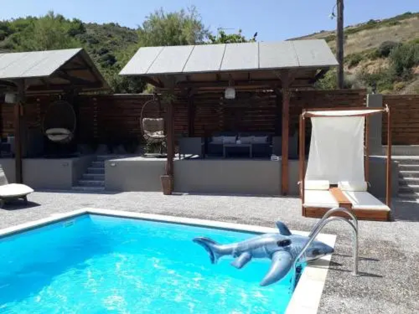 Almirikia Apartments & Rooms