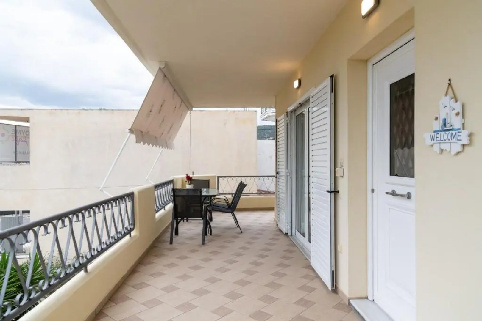 Rose's House (Near Airport)