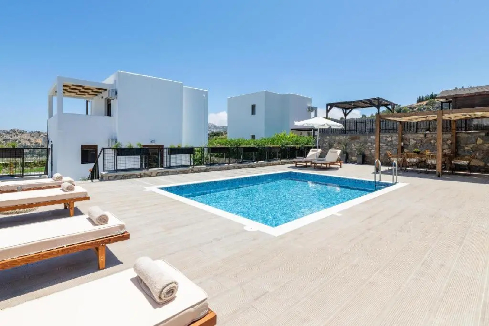 VILLA MARIANI renovated May 2022 ,private pool, sea views , Lindos 10 mins,Beach 3 mins
