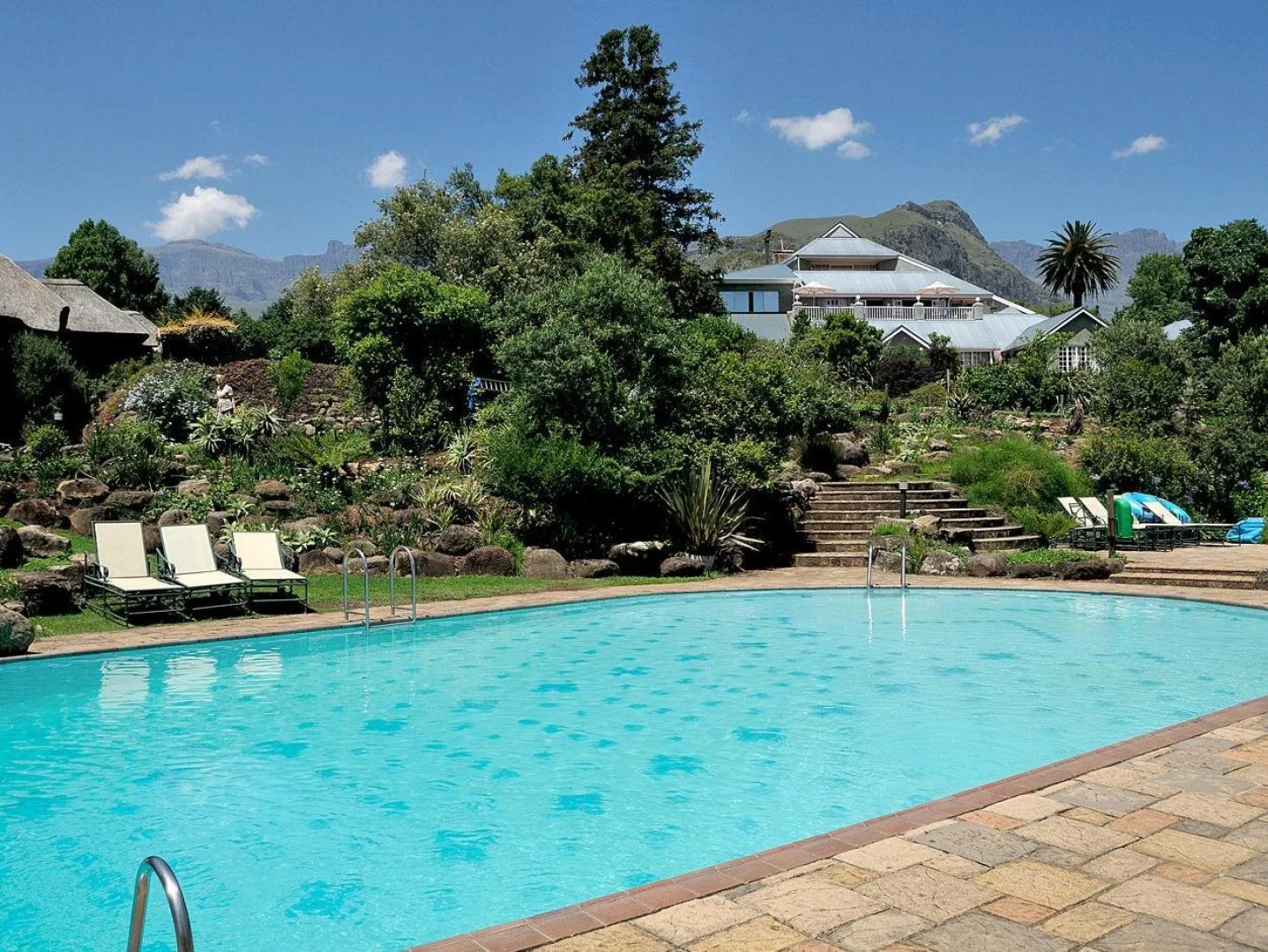 Cathedral Peak Hotel