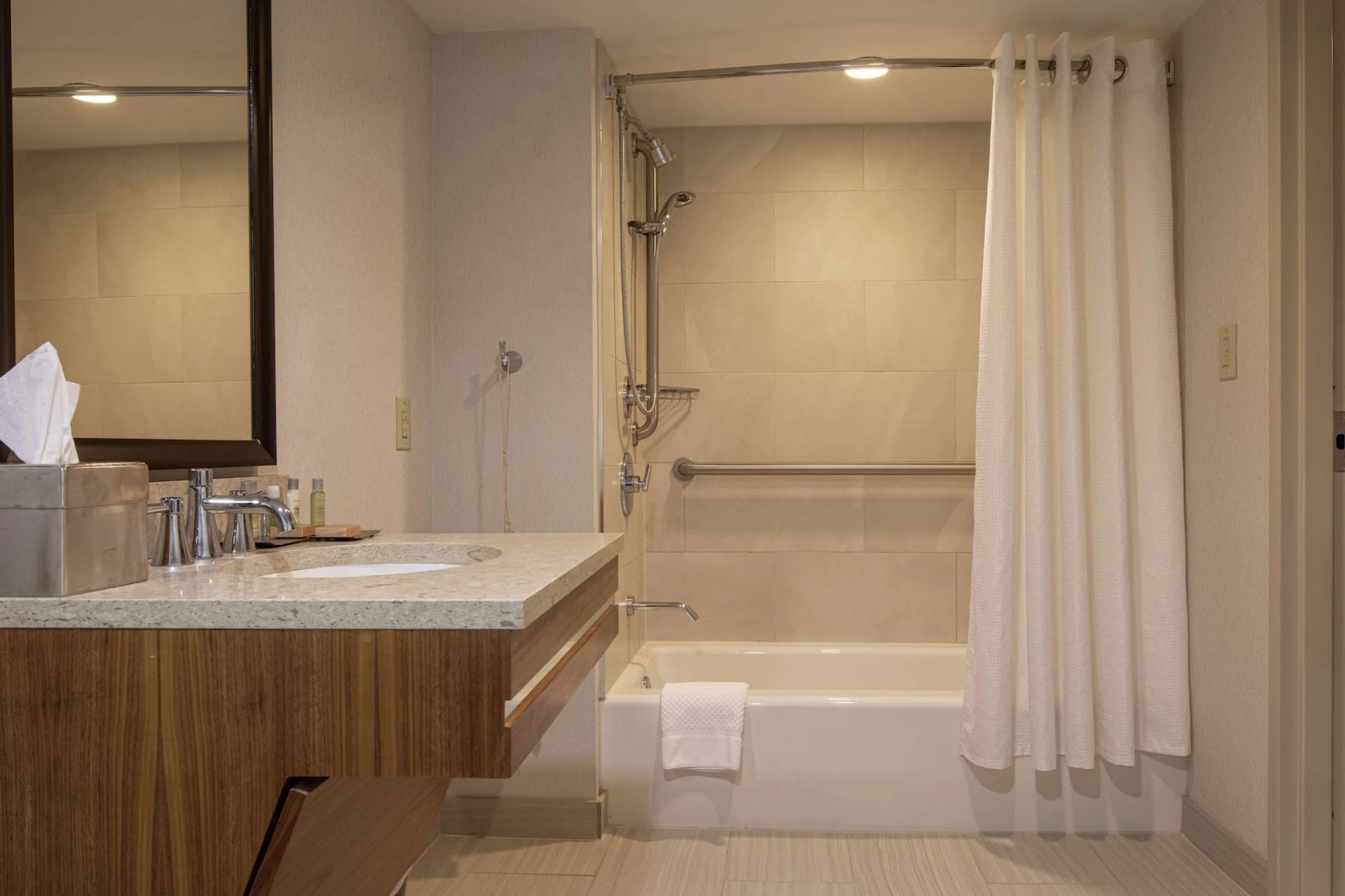 Doubletree by Hilton Pittsburgh — Green Tree