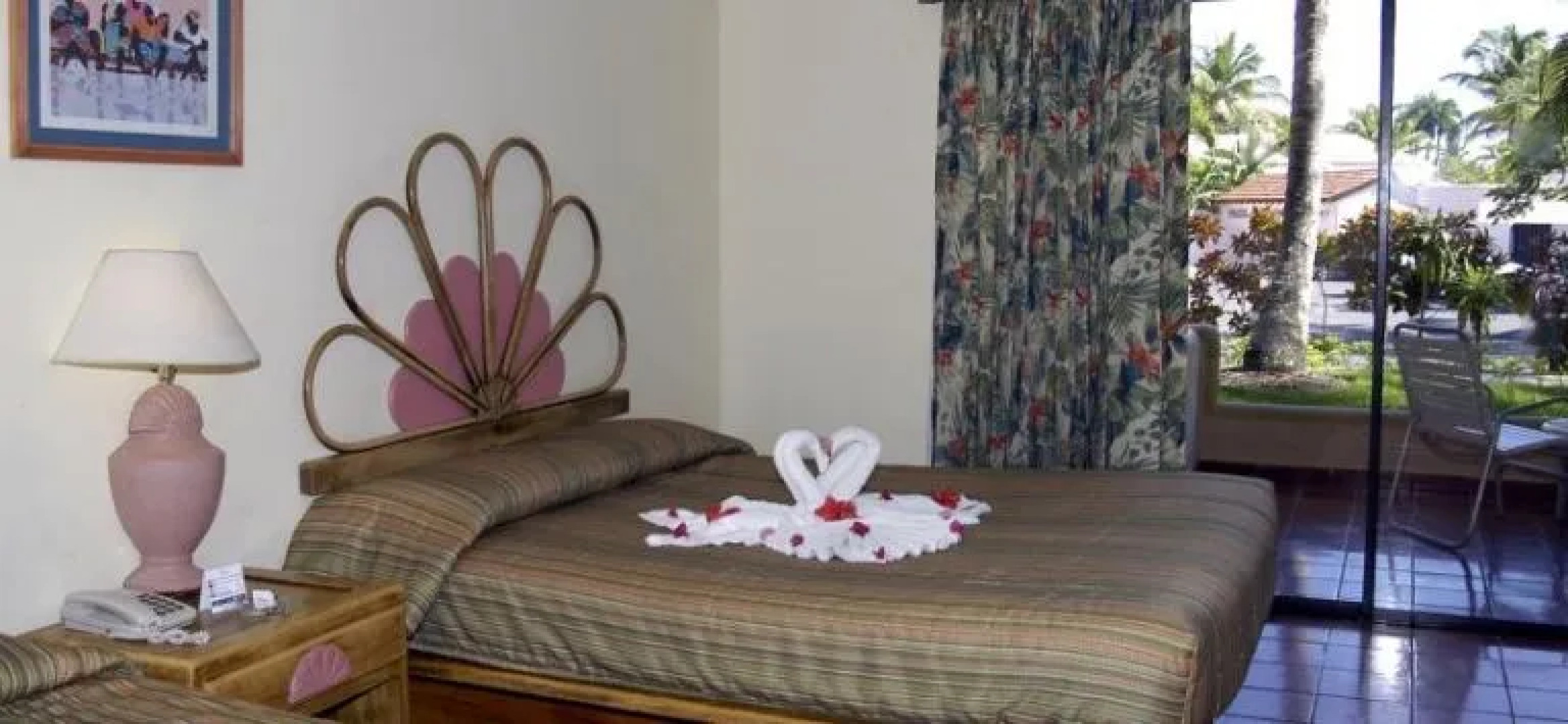 Fun Tropicale Beach Resort