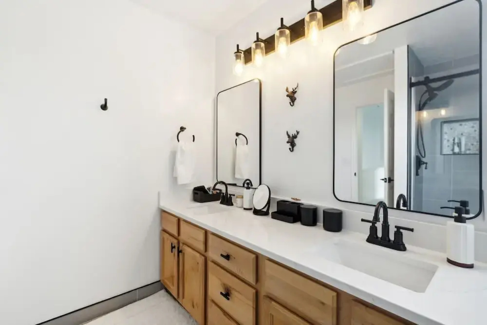 Tranquil Mountain Retreat Scenic Views & Hot Tub 4 Bedroom Home by RedAwning