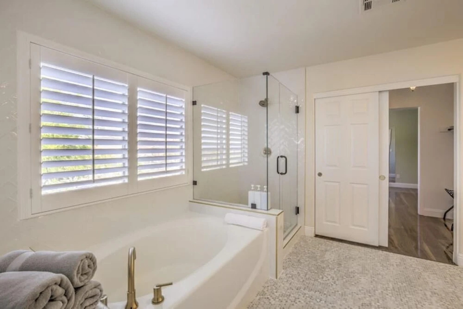 ZEN Retreat Jacuzzi Fire Pit BBQ Hammocks Patio Yoga Room Parking