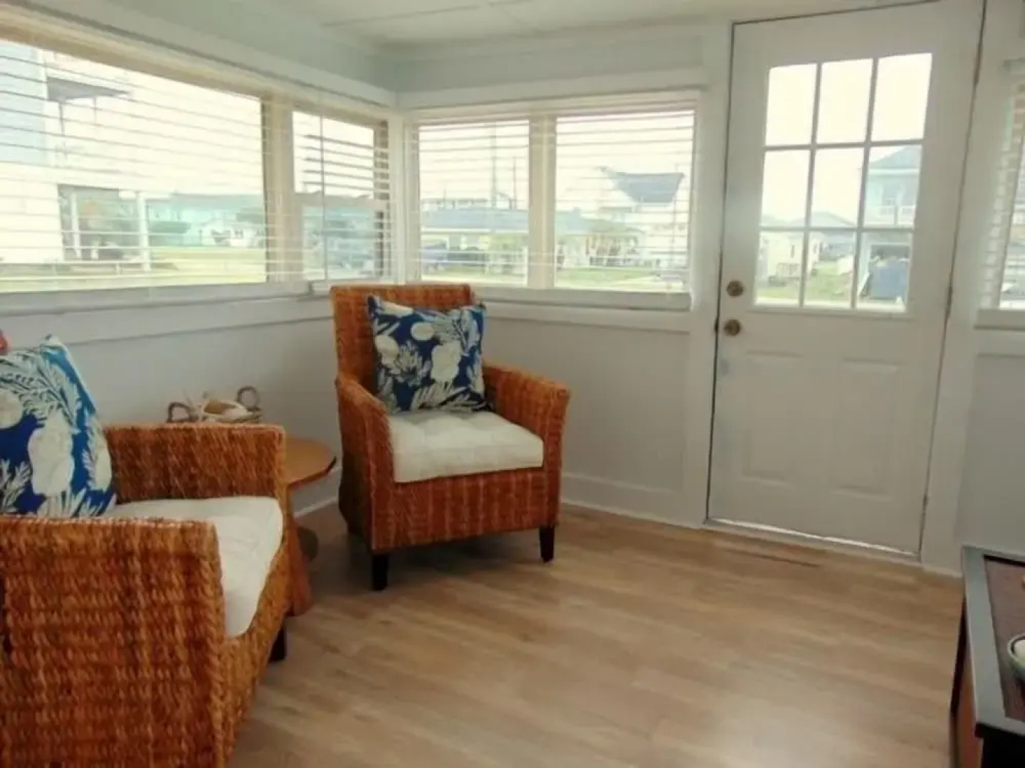 Seachelle - Fully Renovated Luxury Beach Cottage! Pet Friendly! 1 Bedroom Cottage by Redawning