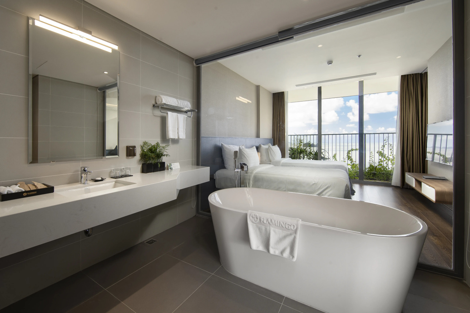 Курортный отель Flamingo Premium Cat Ba Beach Resort