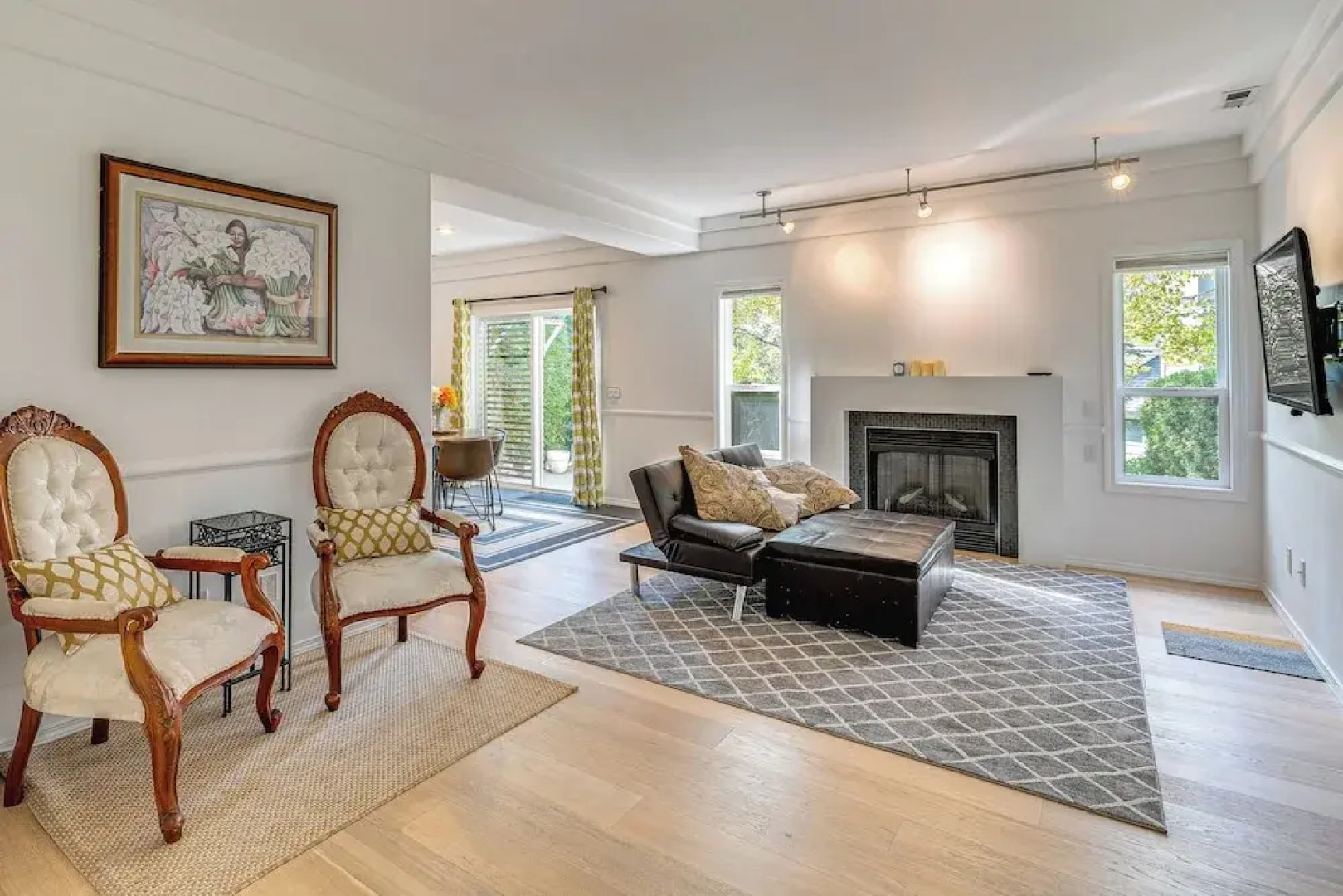 Modern Home Close to Dtwn Woodinville w/ Yard