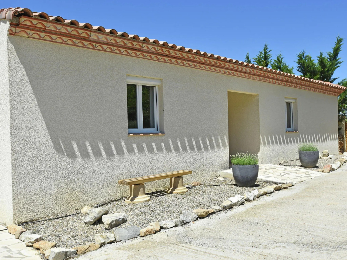 Luxurious villa with private swimming pool, air-conditioning and vast views